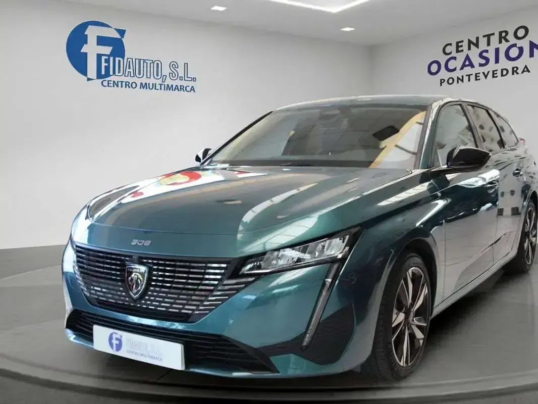 Usado Peugeot 308 SW Allure 131 CV (96 kW) 2023 Verde Familiar