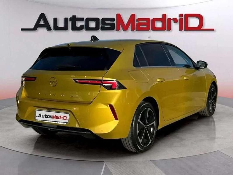 Usado Opel Astra Elegance 131 CV (96 kW) 2023 Amarillo Utilitario