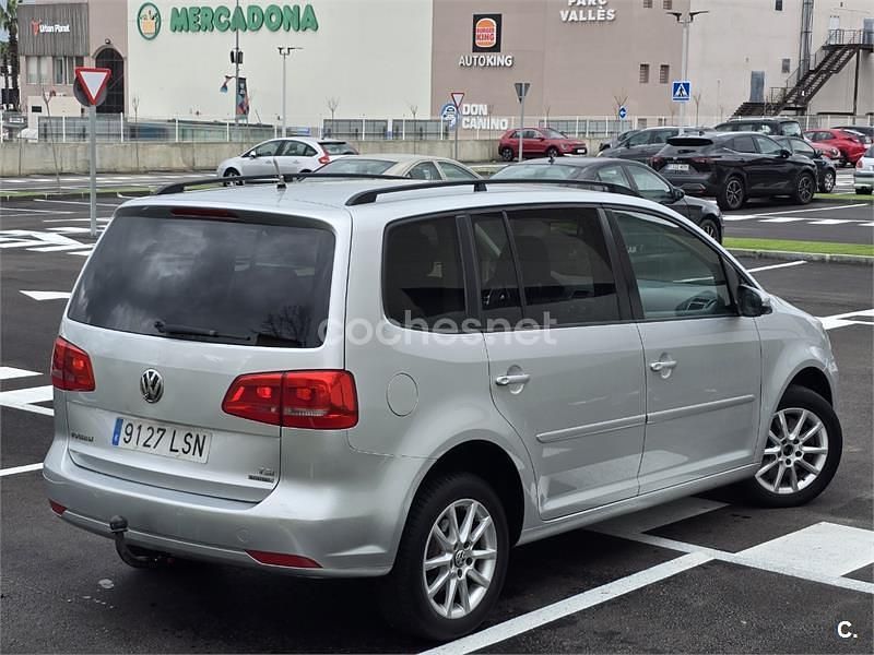 Usado VW Touran Edition 140 CV (102 kW) 2012 Gris / plata Monovolumen