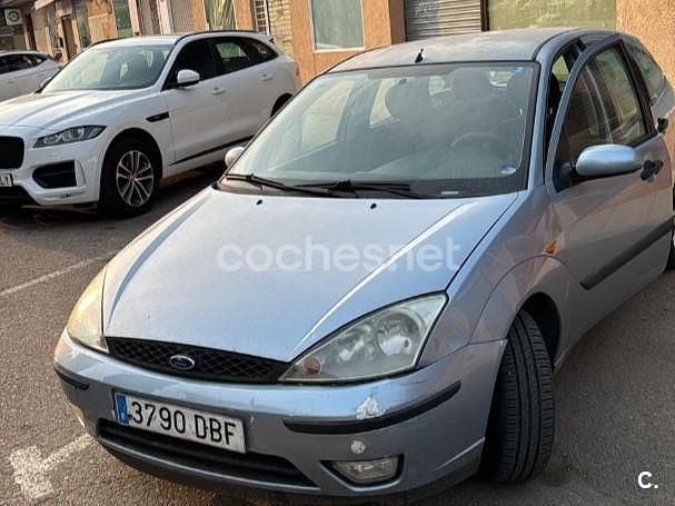 Usado Ford Focus Trend 115 CV (84 kW) 2004 Gris / plata Berlina