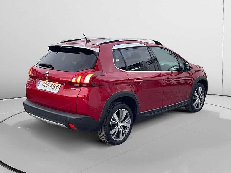 Usado Peugeot 2008 Allure 131 CV (96 kW) 2017 Rojo SUV