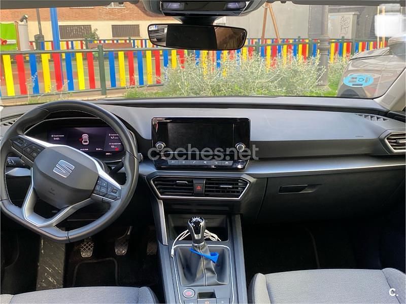 Begagnad Seat Leon Style 110 HK (80 kW) 2024 Vit Sedan