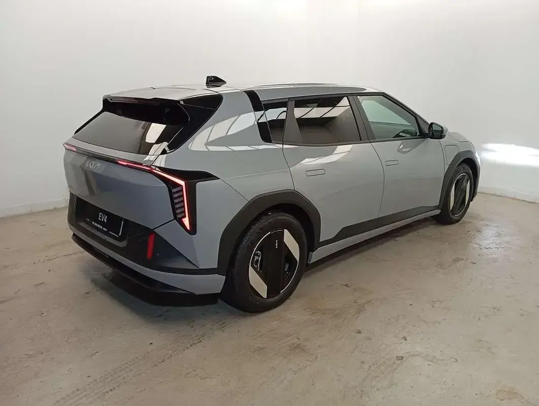 Usado Kia EV4 Launch Edition 150 kW (204 CV) 2025 Gris Utilitario