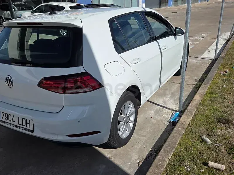 Usado VW Golf VII Advance 115 CV (84 kW) 2019 Granate Berlina