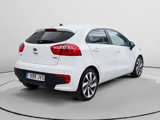 Käytetty Kia Rio 84 HP (61 kW) 2016 Valkoinen Viistoperä