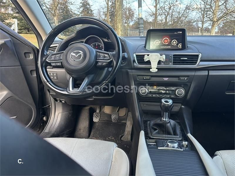 Usado Mazda 3 Luxury 150 CV (110 kW) 2017 Gris / plata Berlina