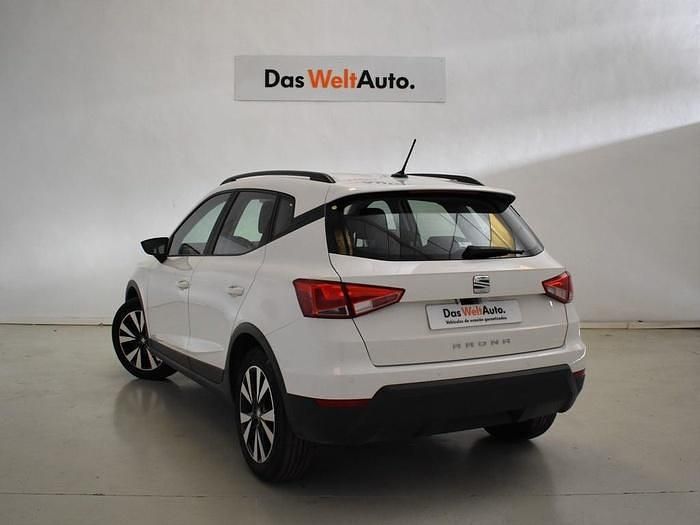 Usado Seat Arona Style 110 CV (80 kW) 2021 Blanco SUV