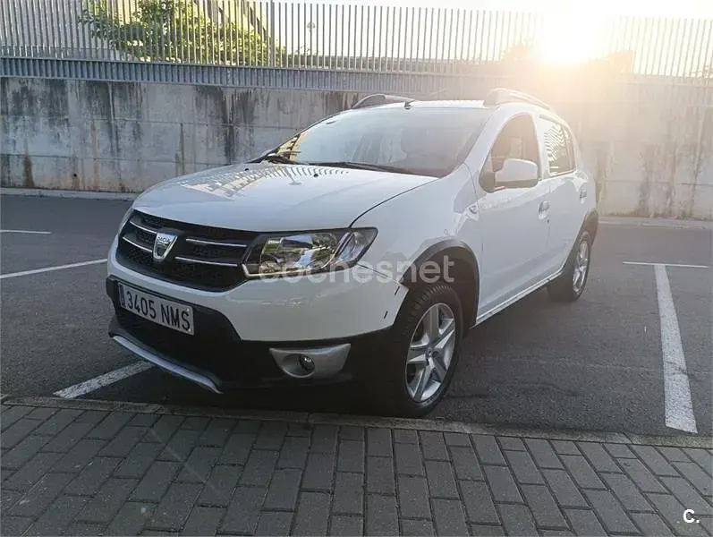 Usado Dacia Sandero Stepway 90 CV (66 kW) 2014 Blanco Berlina