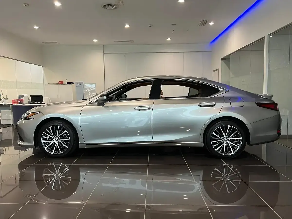 Nuevo Lexus ES300H 218 CV (160 kW) 2026 Gris Berlina