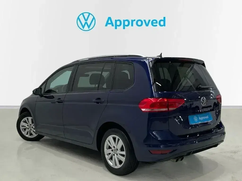 Usado VW Touran Life 150 CV (110 kW) 2024 Azul Monovolumen