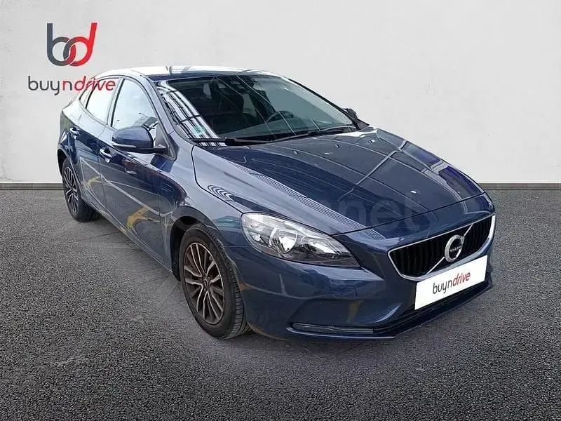 Usado Volvo V40 Momentum 120 CV (88 kW) 2017 Azul Berlina