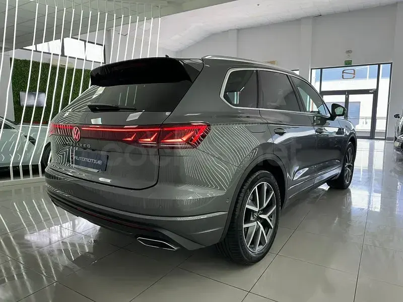 Käytetty VW Touareg 231 HP (169 kW) 2025 Harmaa Katumaasturi