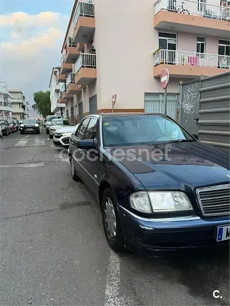 Usado Mercedes C220 Elegance 125 CV (91 kW) 2000 Azul Berlina