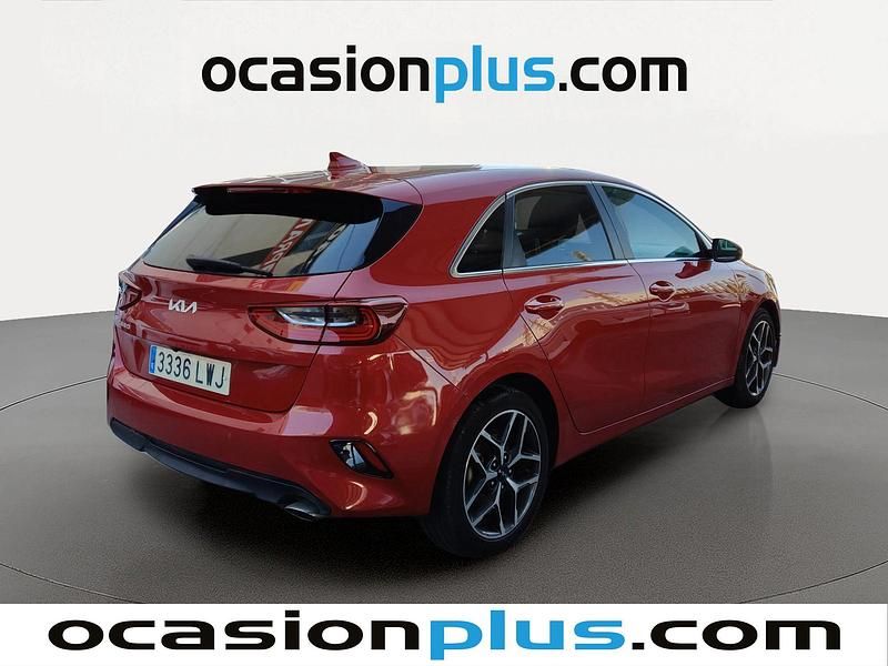 Usado Kia Ceed 120 CV (88 kW) 2022 Rojo Utilitario