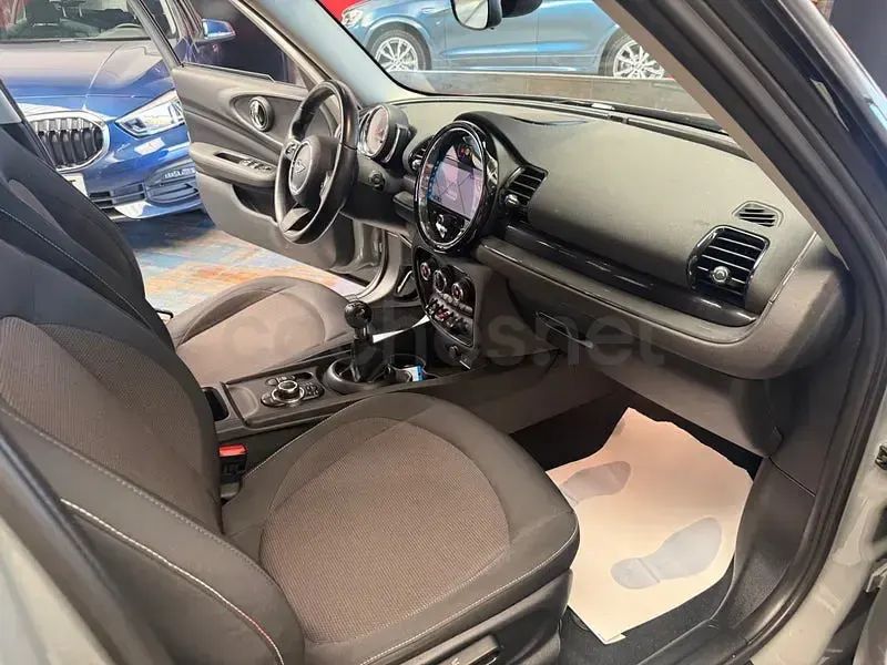 Usado Mini One Clubman 102 CV (75 kW) 2021 Gris / plata Familiar