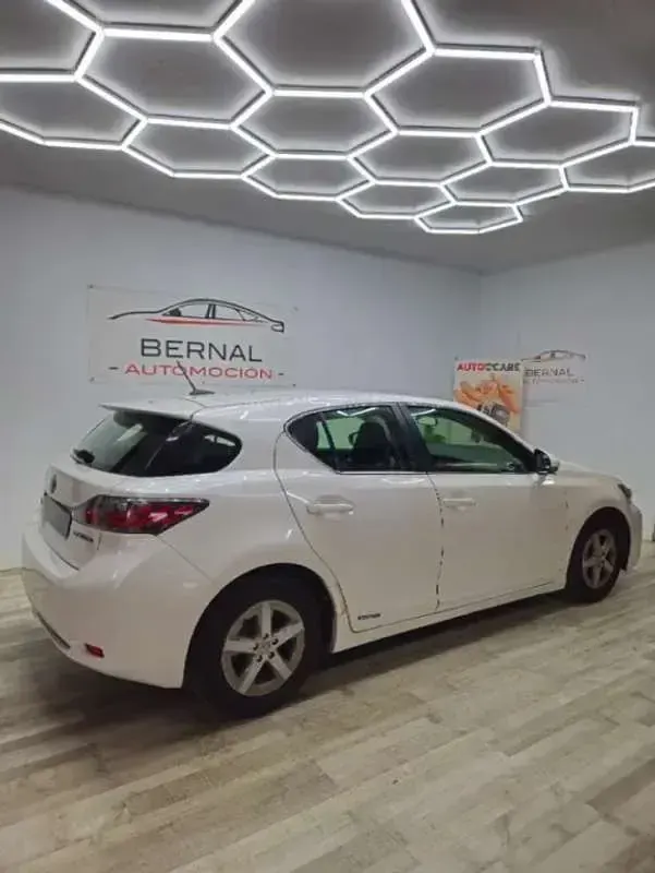 Usado Lexus CT200h 136 CV (100 kW) 2011 Blanco Utilitario