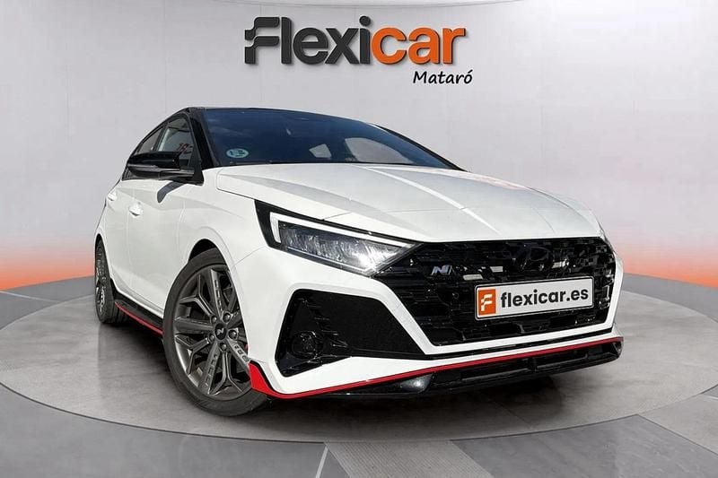Blanco Usado 2023 Hyundai i20 Berlina | 26.390 € (Precio justo) - Imagen 1/4
