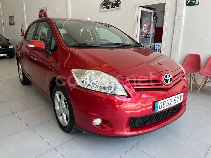 Granate Usado 2010 Toyota Auris Active Berlina | 9490 € (Caro) - Imagen 1/4