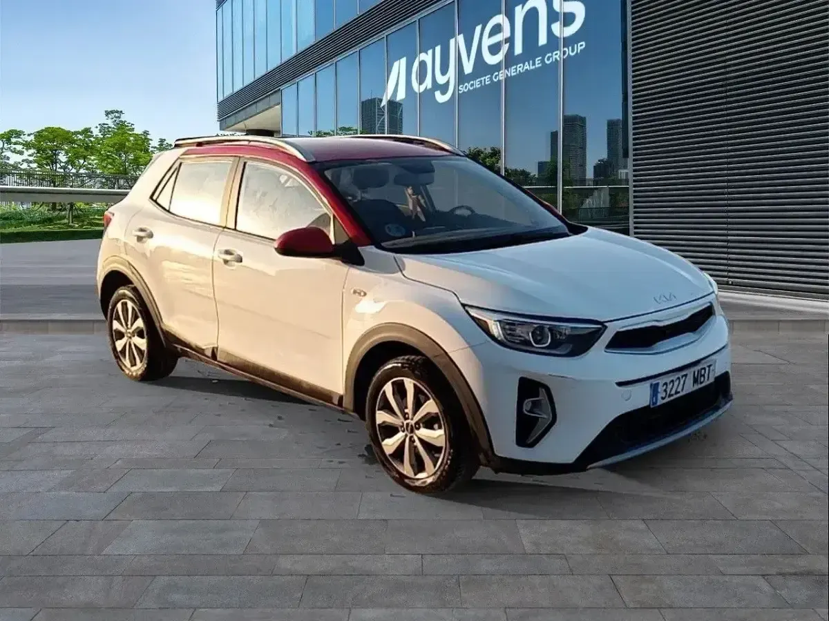 Usado Kia Stonic 101 CV (74 kW) 2022 Blanco SUV