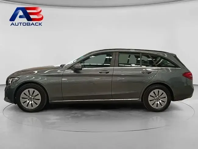 Usado Mercedes C180 156 CV (114 kW) 2020 Gris / plata Familiar