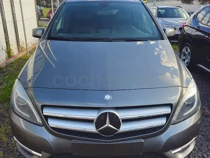 Usado Mercedes B200 140 CV (102 kW) 2012 Gris / plata Utilitario