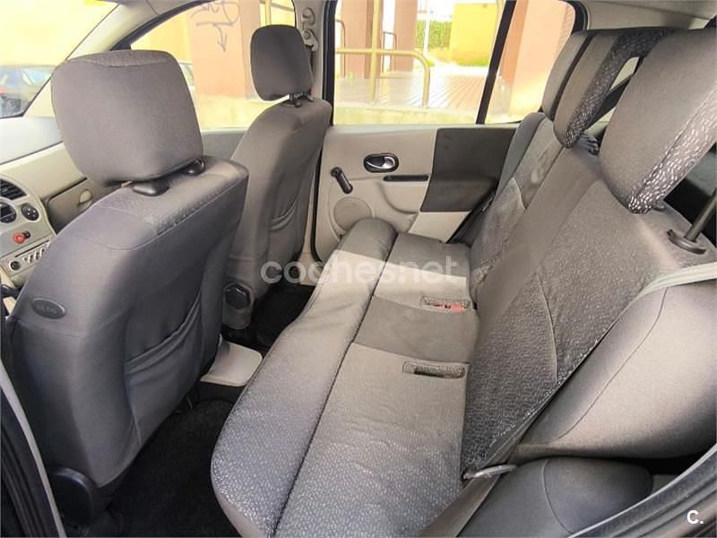 Usado Renault Modus Dynamique 80 CV (58 kW) 2004 Negro Monovolumen