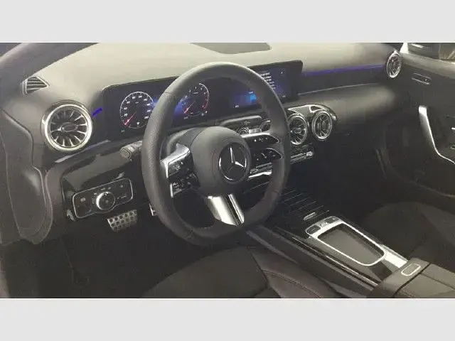 Usado Mercedes A200 150 CV (110 kW) 2025 Gris montaña