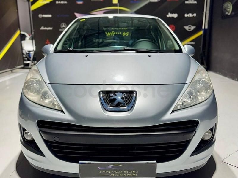 Usado Peugeot 207 Access 70 CV (51 kW) 2011 Gris / plata Berlina
