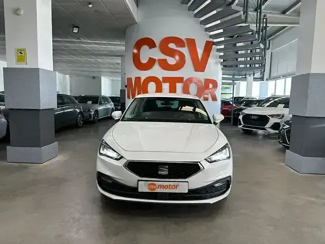 Usado Seat Leon Style 150 CV (110 kW) 2022 Blanco Familiar