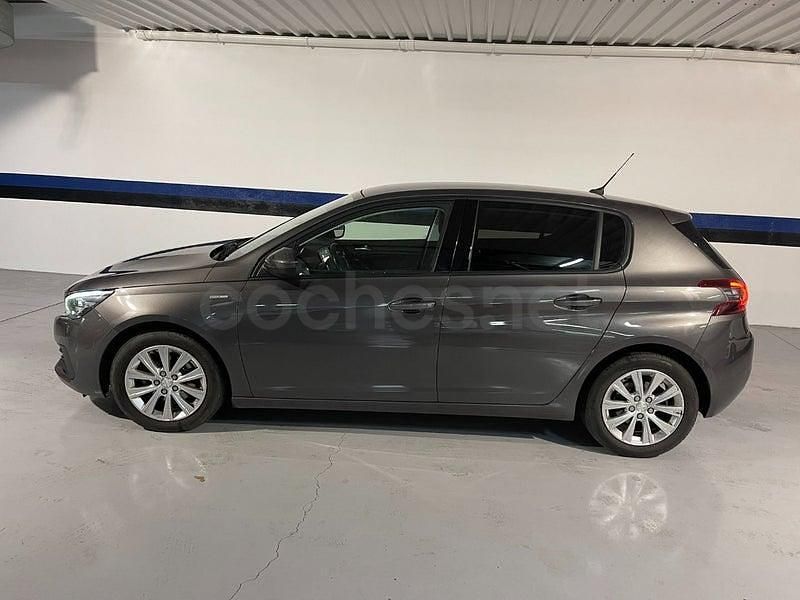 Usado Peugeot 308 Style 130 CV (95 kW) 2019 Gris / plata Berlina