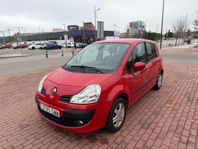 Usado Renault Grand Modus Authentique 65 CV (47 kW) 2010 Rojo Monovolumen