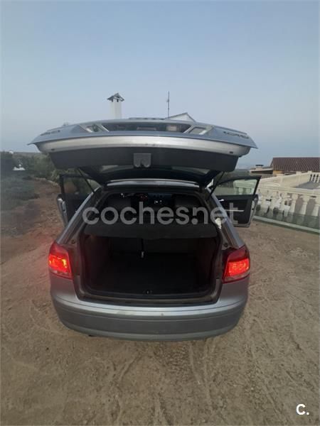 Gris / plata Usado 2007 Audi A3 Attraction Berlina | 6000 € (Buen precio) - Imagen 1/4