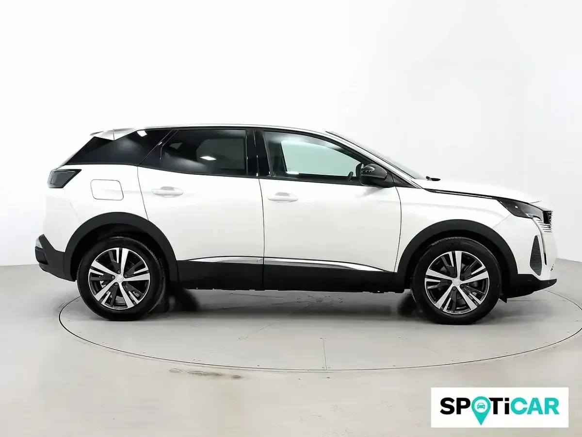 Usado Peugeot 3008 Allure 136 CV (100 kW) 2024 Blanco SUV
