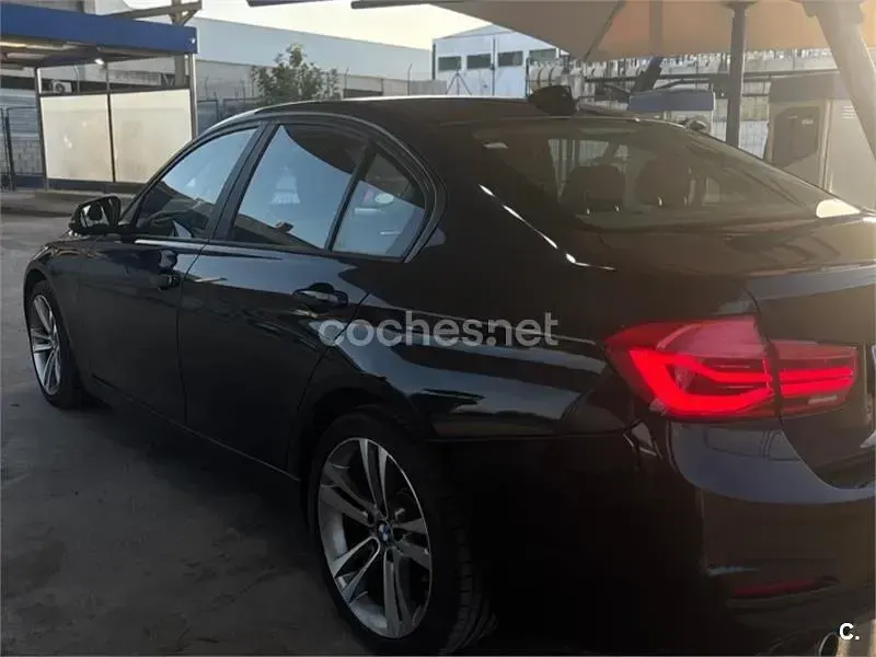 Usado BMW 318 Comfort Edition 150 CV (110 kW) 2018 Negro Berlina
