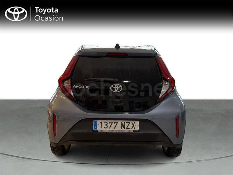 Usado Toyota Aygo X Play 72 CV (52 kW) 2025 Gris / plata SUV