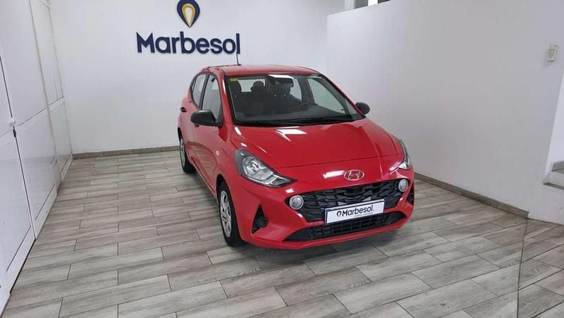 Usado Hyundai i10 67 CV (49 kW) 2020 Rojo Utilitario