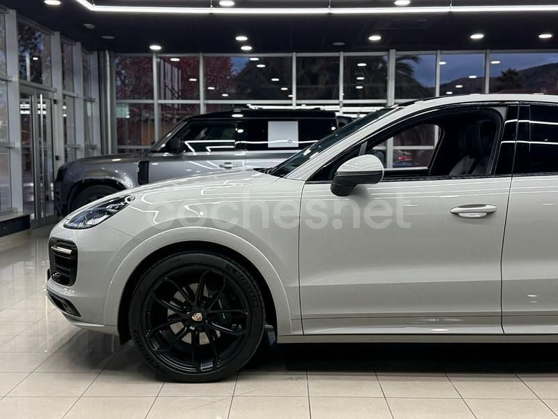 Usado Porsche Cayenne 462 CV (339 kW) 2020 Gris / plata SUV