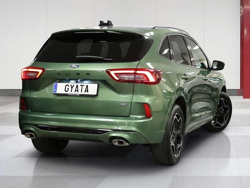 Usado Ford Kuga ST-Line 243 CV (178 kW) 2024 Verde SUV