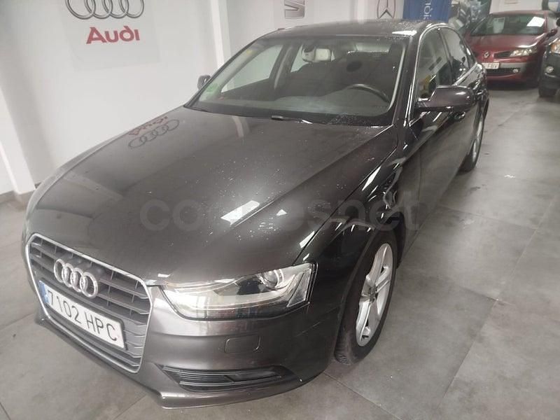 Usado Audi A4 120 CV (88 kW) 2013 Gris / plata Berlina