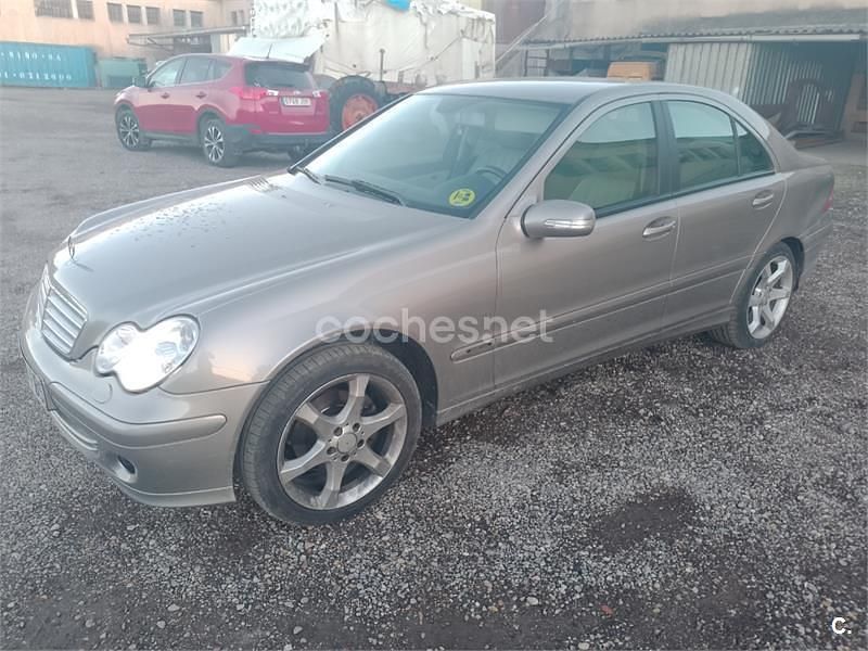 Käytetty Mercedes C220 Avantgarde 150 HP (110 kW) 2006 Peessi Sedan