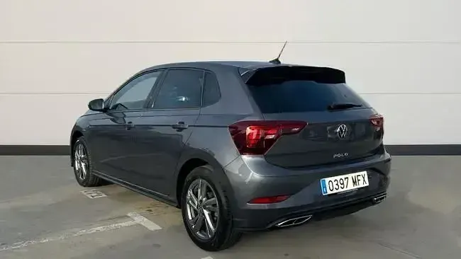 Usado VW Polo R-line 110 CV (80 kW) 2023 Gris Berlina