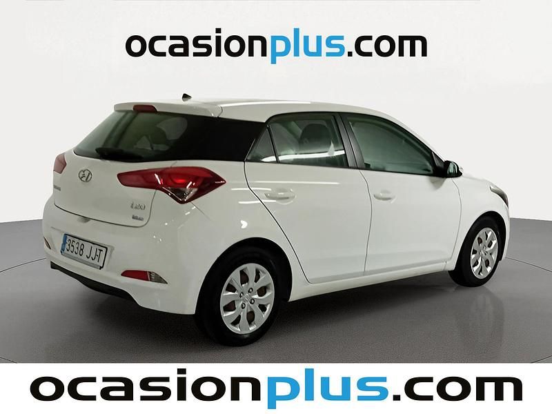 Usado Hyundai i20 75 CV (55 kW) 2015 Blanco Utilitario