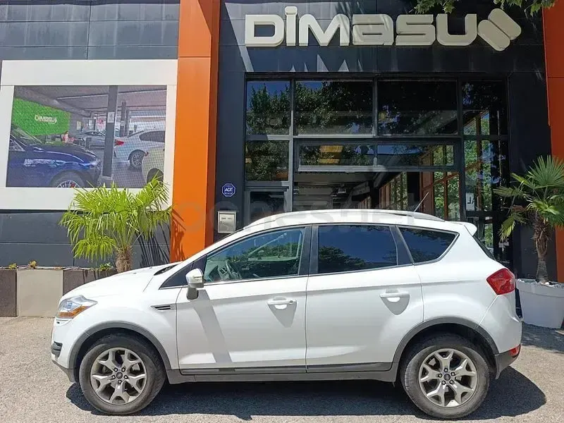 Usado Ford Kuga Trend 140 CV (102 kW) 2012 Blanco SUV