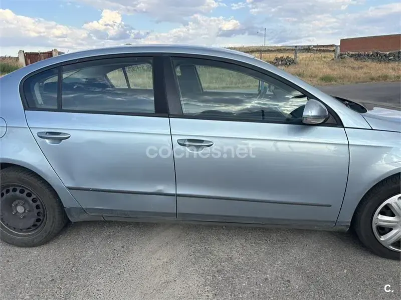Usado VW Passat Trendline 105 CV (77 kW) 2006 Gris / plata Berlina
