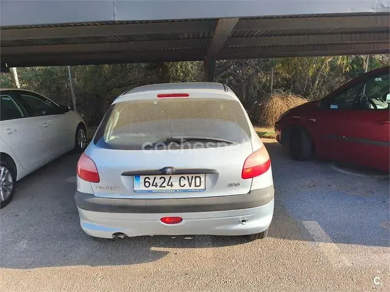Usado Peugeot 206 75 CV (55 kW) 2003 Blanco Berlina