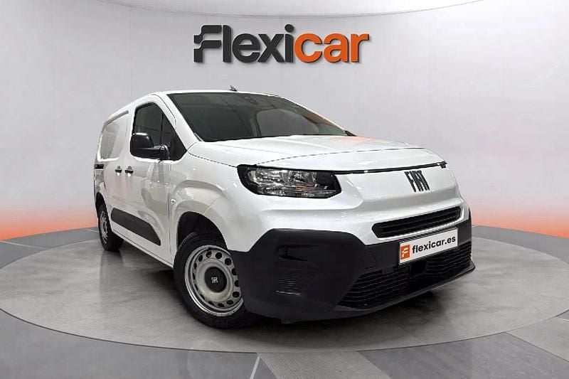 Blanco Usado 2024 Fiat Doblò Monovolumen | 16.490 € (Super precio) - Imagen 1/4