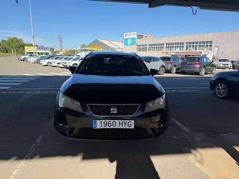 Usado Seat Leon ST Reference 105 CV (77 kW) 2014 Negro Familiar
