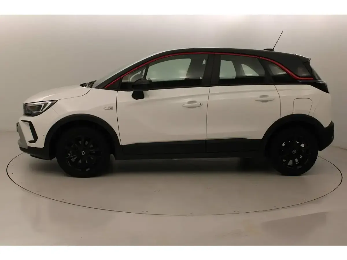 Usado Opel Crossland GS Line 110 CV (80 kW) 2021 Blanco SUV