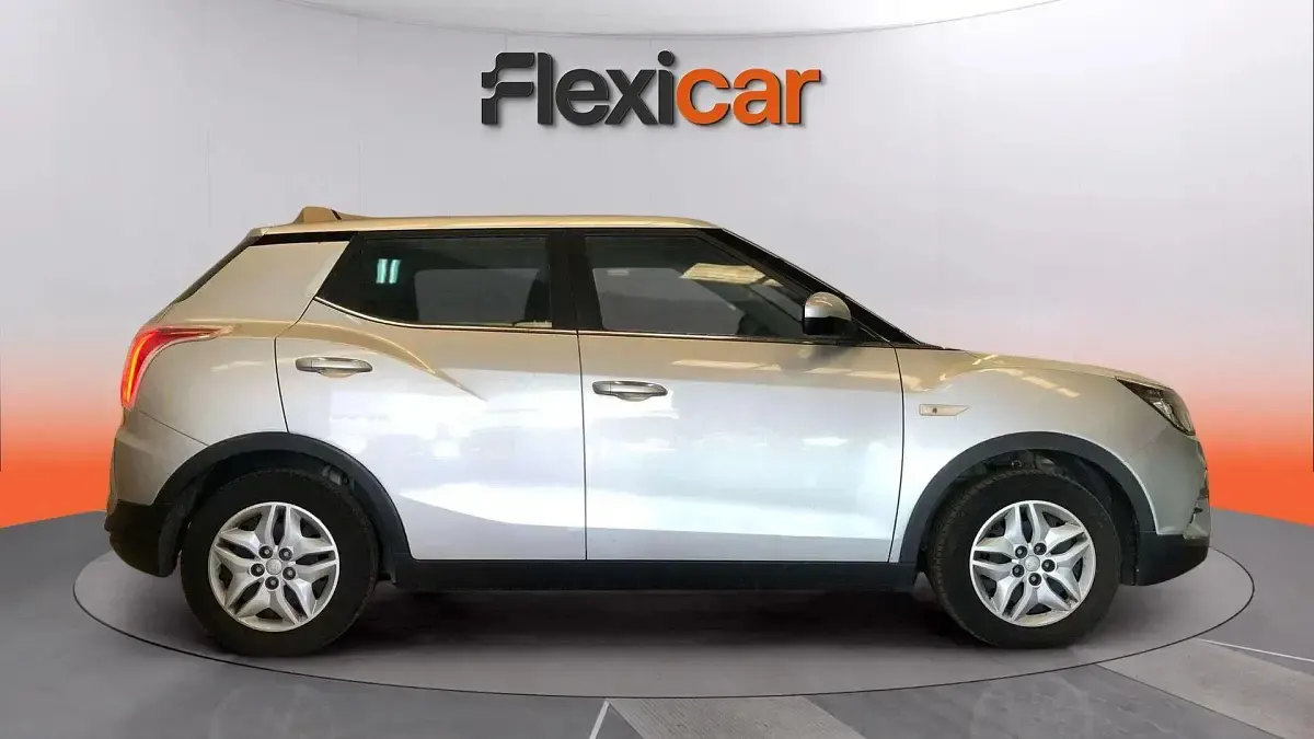 Usado SsangYong Tivoli 129 CV (94 kW) 2016 Gris SUV