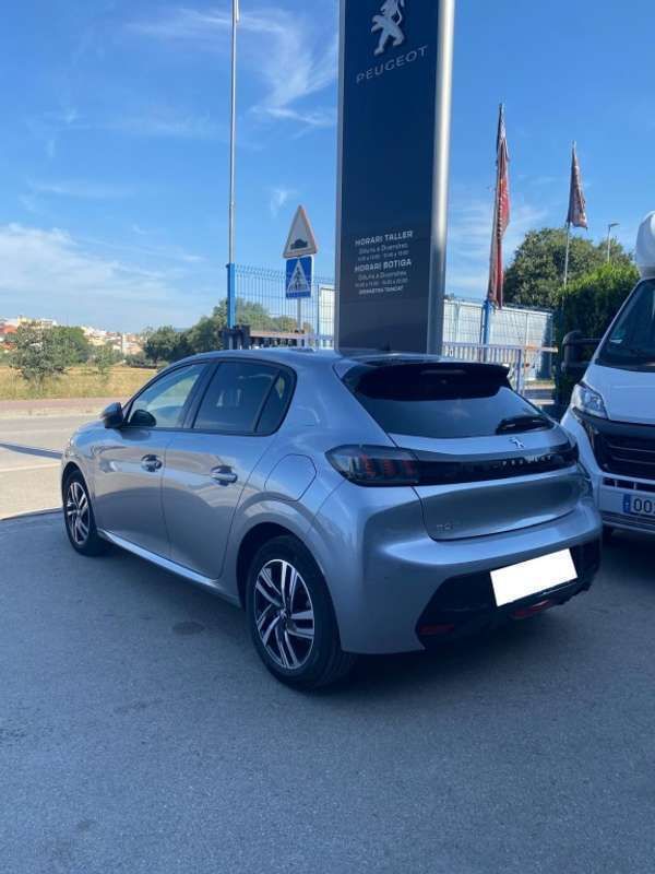 Usado Peugeot 208 Allure 102 CV (75 kW) 2021 Gris Utilitario